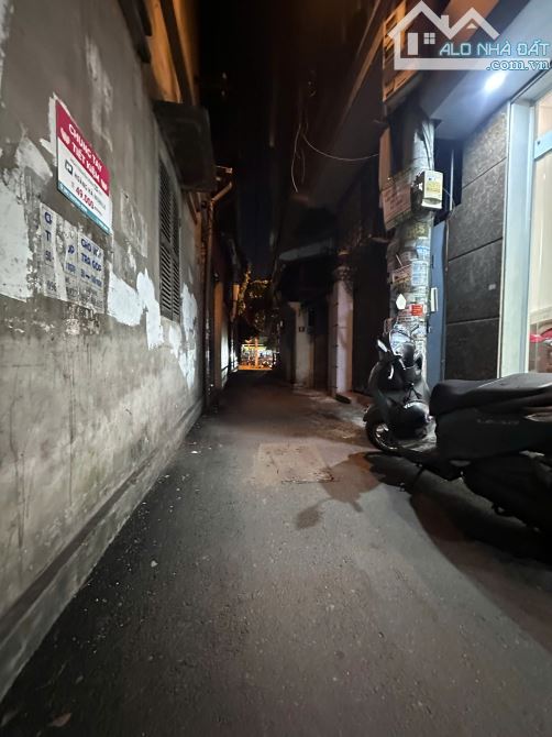 Bán nhà đường bờ Sông Sét ô tô đỗ cửa, ngõ thông, nội thất đẹp, 45m 5 tầng chỉ 9.5 tỷ
