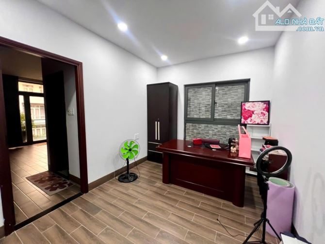 Nhà 3,5lầu siêu đẹp Sổ Đỏ94m2 mặt 5,2mhướngTN trục phố KD VănTiến Dũng rộng 20m chỉ 14 tỷ