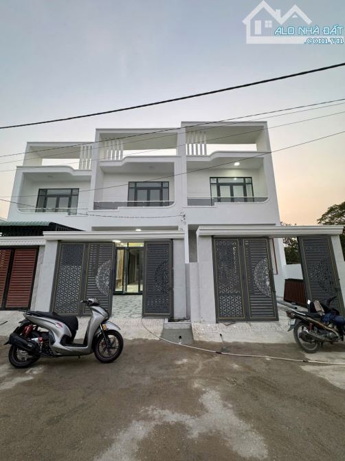 Nhà 1 Trệt 1 lầu 83m2 Sổ riêng thổ cư đường ô tô (P. Hoá An) chỉ 3 tỉ