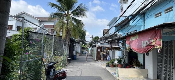 Bán đất hẻm LỚN QL 13 585m2/42  tỷ