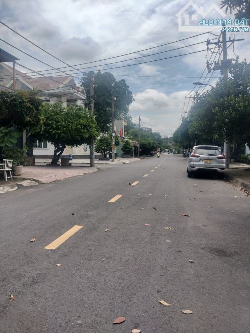 BÁN NHÀ MẶT TIỀN ,NHÀ 3 TẦNG HOÀN CÔNG, DÒNG TIỀN 17 TR/T ĐƯỜNG SỐ 8, SÁT LÊ VĂN VIỆT, THỦ