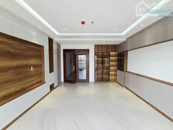 HOÀNG QUỐC VIỆT -  NHÀ MỚI PHÂN LÔ - GARA - 7 TẦNG THANG MÁY - KINH DOANH - 2THOÁNG - 57/6