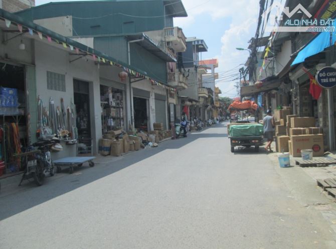 Hàng xóm KĐT Thanh Hà cạnh chợ gia dụng Bắc Lãm, vài bước ra ô tô tránh 40m2 chỉ hơn 3 tỷ.