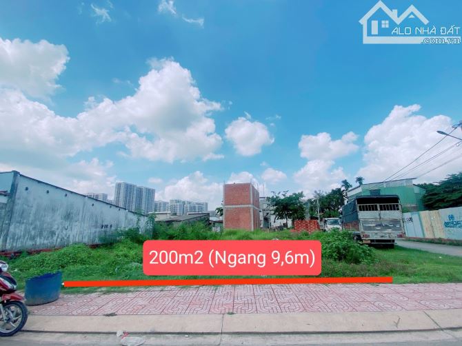 MẶT TIỀN ĐƯỜNG SỐ 32 - LONG THẠNH MỸ - QUẬN 9 - ĐẤT 200M2.