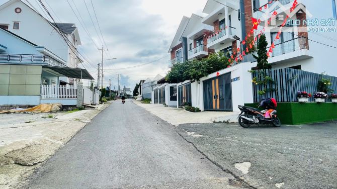Đà Lạt - Đất Mặt tiền - Đường Nguyễn Hữu Cầu - 353m2 - 11,5 tỷ
