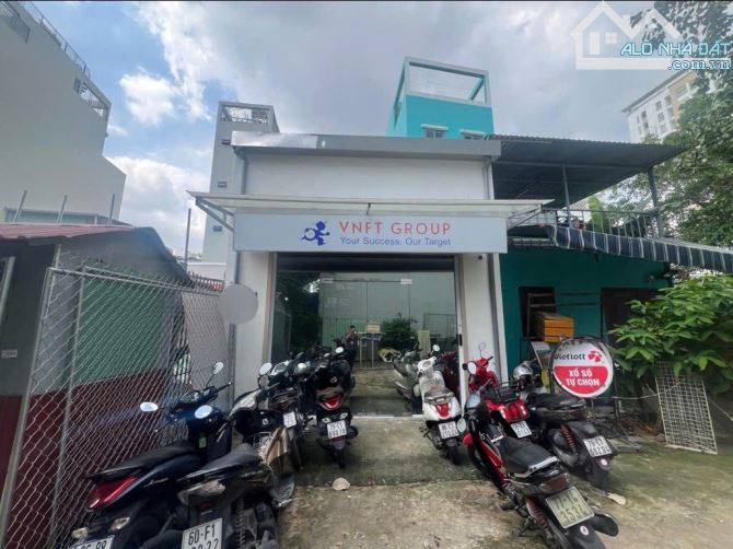 BÁN ĐẤT TẶNG NHÀ HAI MẶT TIỀN 127M2 - D5 DÒNG TIỀN 30TR - GIÁ 21 TỶ TL