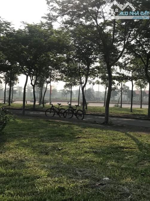 Tuyệt phẩm Công viên Tàm Xá, Đông Anh 83m2, 2 Mặt tiền, Đường 4 ôtô tránh, Giá đầu tư!