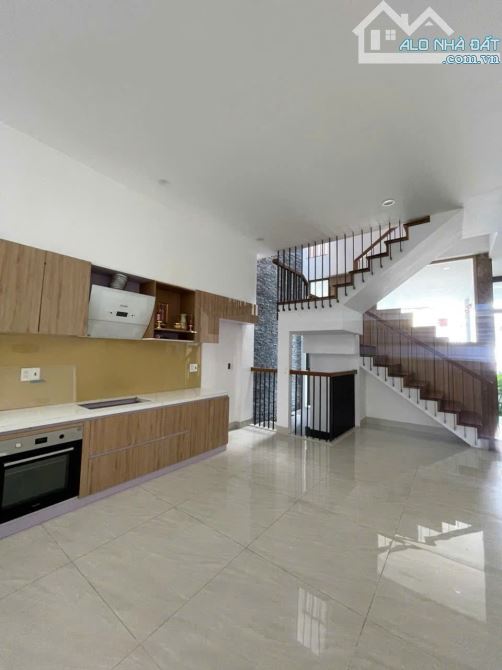 BÁN NHÀ 4 TẦNG MẶT PHỐ ĐƯỜNG THĂNG LONG. NHÀ MỚI, VALI VÀO Ở NGAY. CHỈ HƠN 7 TỶ.