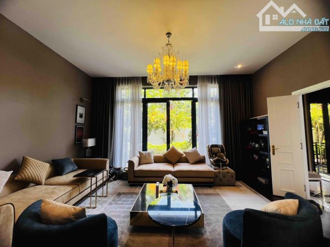 Biệt thự Châu Âu sang trọng hiện đại 300m2 mặt 15m View Công viên KĐT Hà Quang 2 giá 24 tỷ