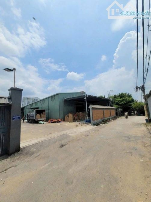 Cho thuê xưởng 1100m2 đường 10 tấn Lê Thị Riêng