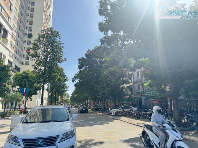 Đẹp Hiếm _Nhà 3 Tầng Ô Tô Tránh _Đông Hội _Đông Anh_ DT 84m2 _ MT 5m_ Đường Thông Thoáng