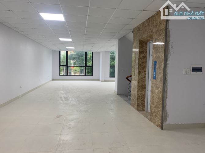 Cho thuê nhà KĐT Him Lam Vạn Phúc . DT 101m2, 7 tầng thông sàn, thang máy. Có PCCC