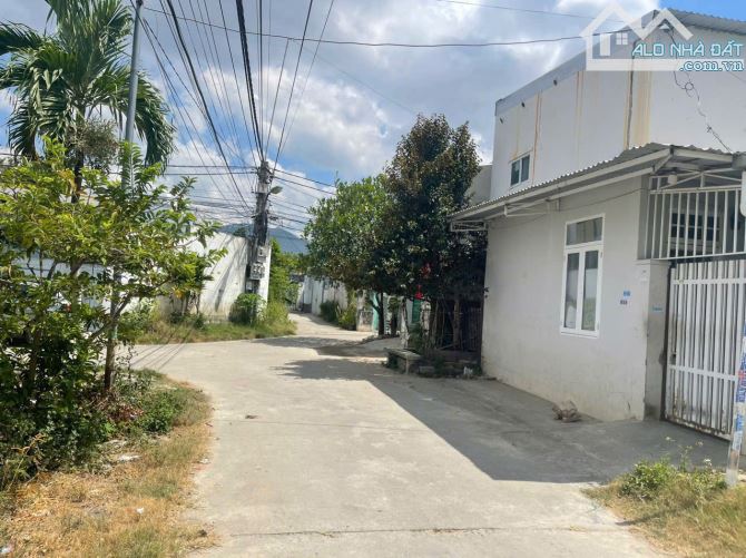 BÁN ĐẤT TẶNG DÃY TRỌ VĨNH THẠNH – NHA TRANG.DT: 140m2 GIÁ CHỈ 3ty080