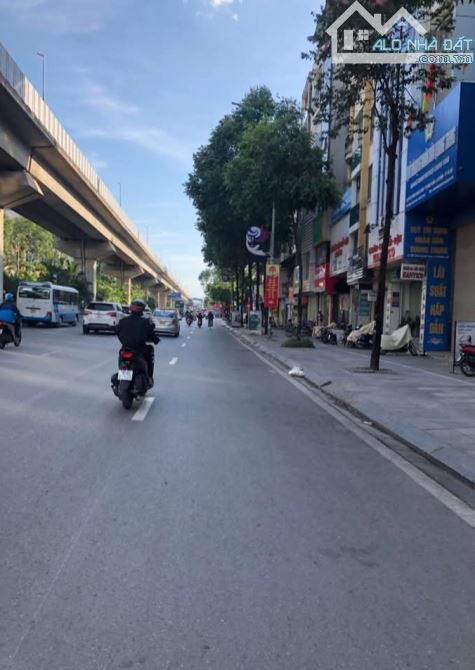 MẶT PHỐ QUANG TRUNG_NHỈNH 15 TỶ . VỈA HÈ RỘNG_ KINH DOANH VIP.