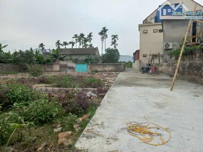 Cơ hội sở hữu bất động sản trung tâm tầm vừa 64m ở Hoàng Động giá chỉ 1,0x tỷ.