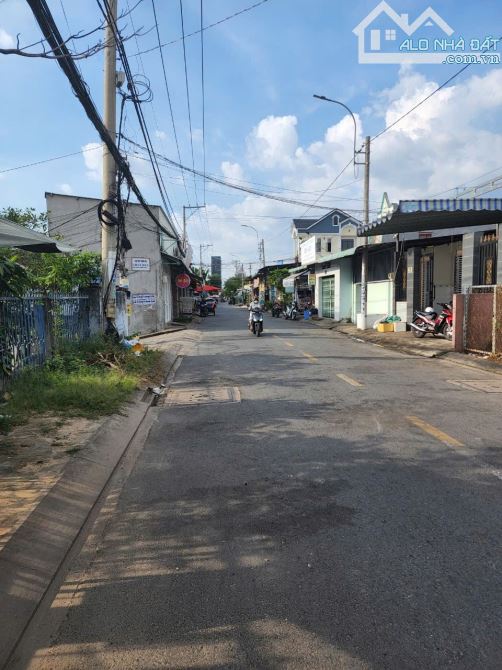 Bán đất mặt tiền đường hàng tre,P long thạnh mỹ ,Tp thủ đức