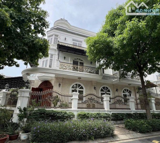 Bán biệt thự góc 2MT Cityland P5 Gò Vấp, DT 9.4x21m CN 185m², KC hầm 4 tầng, giá 55 tỷ