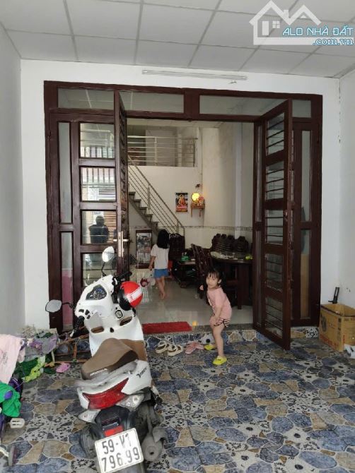 Bán nhà 78m² Q12 Huỳnh Thị Hai- hẻm oto thông nhau rộng 5m, giá 4.6 tỷ