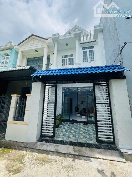 Nhà Mới 1 Lầu 4 x 15m, 3 Phòng Ngủ Đường Xe ÔTô. Full Nội Thất Sổ Hồng Riêng