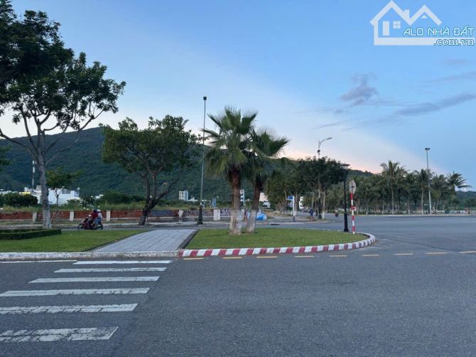 GÓC 260m2 ngã tư đường 10m5 Sơn Trà chỉ nhỉnh 26 tỷ làm việc chính chủ