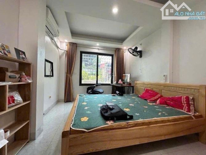 Nhà nằm tại vị trí cực đẹp ở Văn Chương 49m2, 5 tầng, MT 3.5m giá 13.1 tỷ