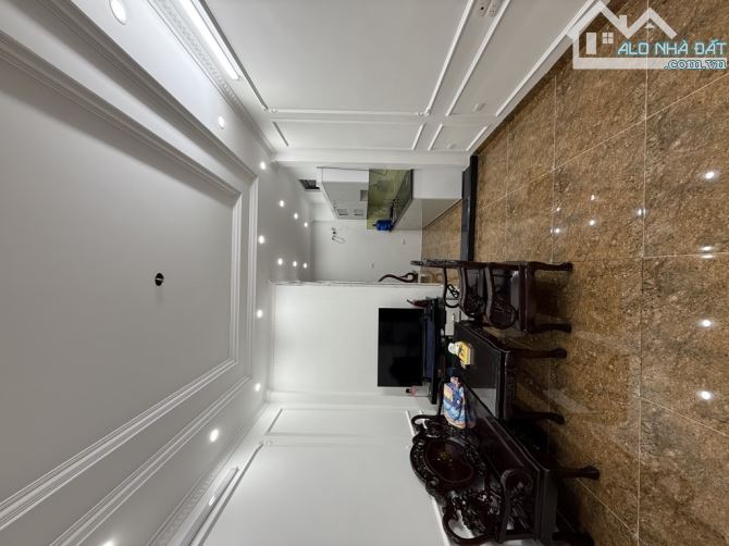 KHƯƠNG TRUNG-NHÀ ĐẸP-NGÕ Ô TÔ-GẦN HỒ-THANG MÁY-KINH DOANH-36M2-5 TẦNG-9,8TỶ