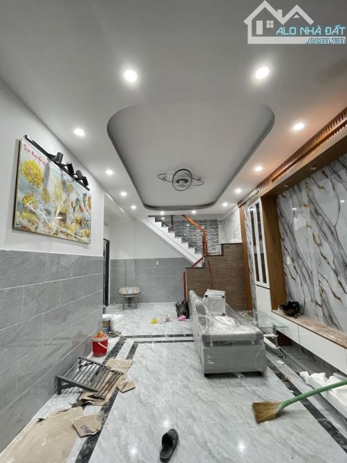 BÁN NHÀ ĐẸP 100% – HOÀI THANH P14 Q8 – NGANG 5.6M – CÓ PHÒNG DƯỚI TRỆT GIÁ CHỈ 4.55 TỶ