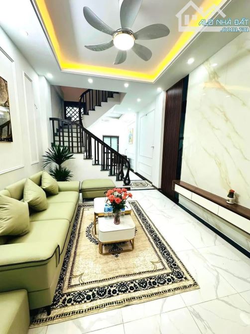 🏠PHỐ QUẦN NGỰA, 38M2 - DÒNG TIỀN 25TR THÁNG - 1 NGOẶT 20M Ô TÔ TRÁNH, 2 THOÁNG, SỔ VUÔNG