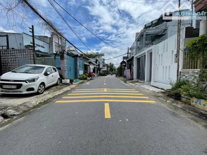 Bán nhà MT đường 379 ngay Lê Văn Việt - 135m2 - Giá 8.25 tỷ