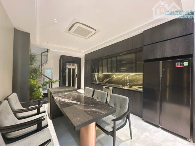 Nhà Ngọc Thụy 65X5T, TM, gara ô tô, gần công viên Ngọc Thụy, Full nội thất đẹp, 16.5 tỷ.