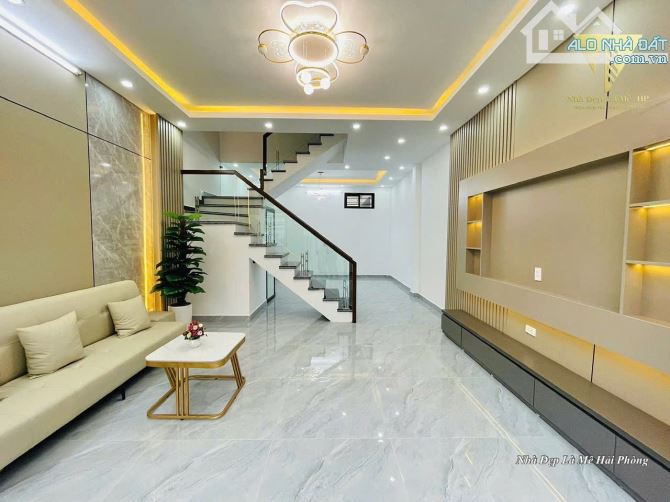 Bán nhà 3 tầng xây mới sân chung rộng rãi Hồ Sen
