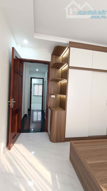Bán nhà 40m2 x 4 tầng, ngay gần cổng huyện Thanh Trì, gần đường ô tô, khu vực trung tâm