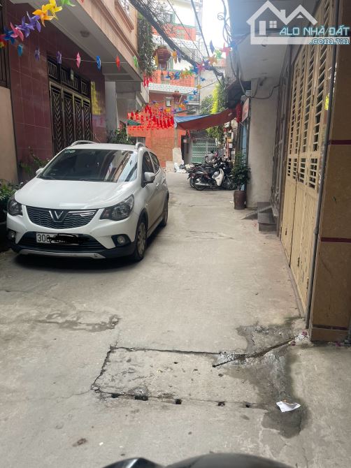 Bán nhà phố Linh Quang lô góc- nhà mới- oto đỗ cửa- diện tích 35m2.