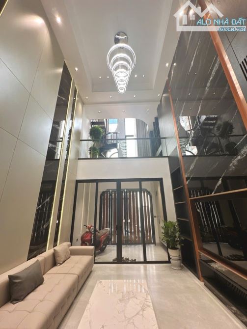 Bán nhà Ngọc Thụy 65m2- 5 tầng- dân xây chắc chắn, ô tô tránh, gần đường Hồng Tiến