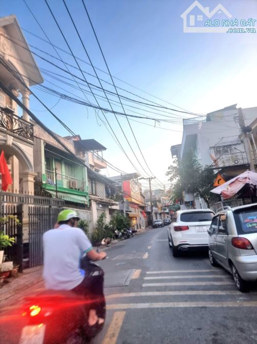 PHƯỚC LONG A - GẦN GA METRO - NHÀ MẶT TIỀN  ĐƯỜNG NAM HÒA- 67M2*2 TẦNG- DÒNG TIỀN 15TR/T