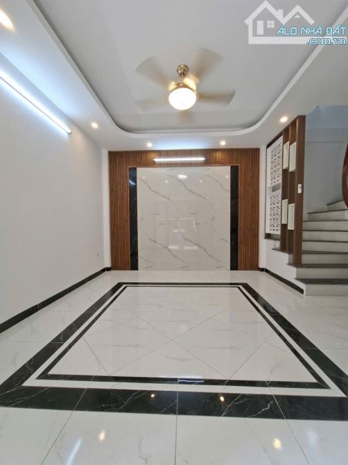 BÁN NHÀ NGỌC THUỴ LONG BIÊN, MỚI TINH, FULL NỘI THẤT, 46M nhỉnh 7 tỷ( TL)