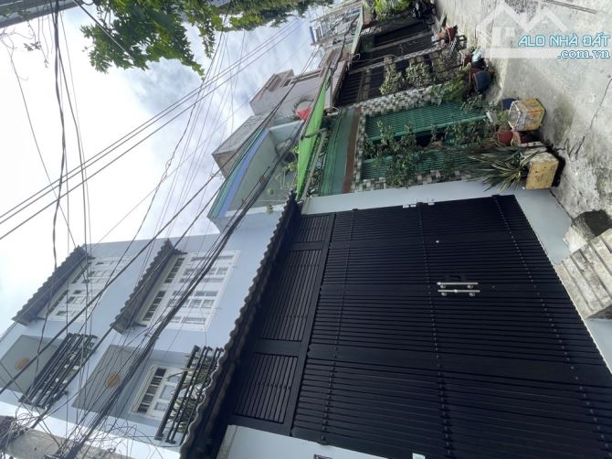 Bán nhà 2 tầng 40m2 (4x10), Hẻm xe hơi gần Lê Văn QUới, Miếu Gò XOài, chỉ hơn 4 tỷ