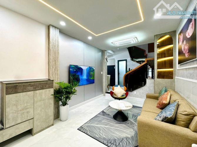 Bán Nhà Quận 3 - Hẻm Xe Hơi - Sát Mặt Tiền - 4 Tầng - Full Nội Thất  - Chỉ 8.X Tỷ TL
