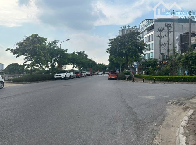 Bán đất Phúc Lợi, Long Biên 100m2, mt 5.6m, ô tô tránh, vỉa hè, 18 tỷ