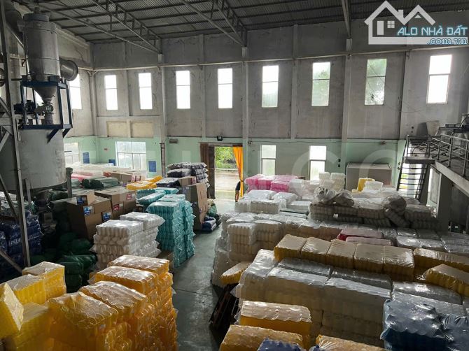 Nhà xưởng sản xuất có hệ thống xử lý nước thải và giấy phép môi trường, có mặt tiền sông