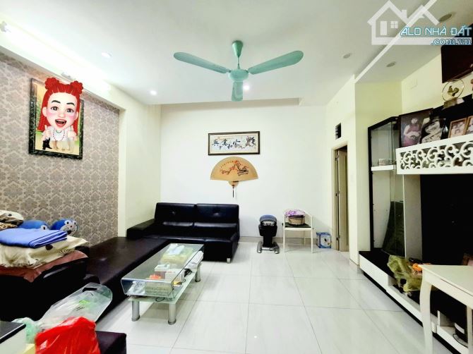 NGỘP 6 TỶ Bán nhà Cách Mạng Tháng 8 Quận 10 gần 60M2 5 TẦNG BTCT ngang lớn 5M chỉ 9.XTỷ TL