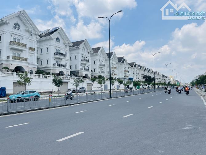 Hẻm xe tải gần MT Dương Quảng Hàm P.An Nhơn 10 x 24 giá 21.5 tỷ