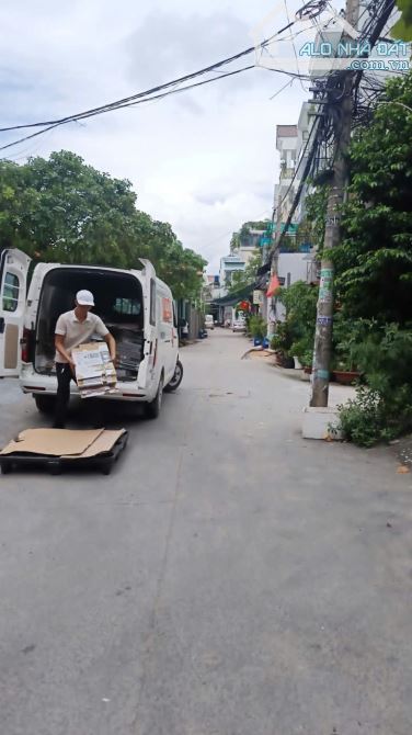 Bán nhà Đ số 3 BHH gần Aeon Tân Phú hẻm 6m gần mặt tiền 72m2,3 Tầng 6 tỷ 2
