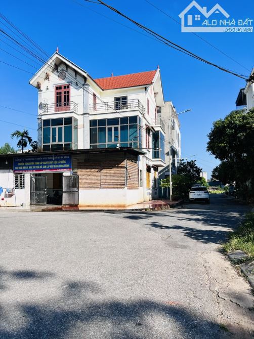 BÁN NHÀ ĐÔNG DƯ GIA LÂM-NHÀ TO-LÔ GÓC-PHÂN LÔ VỈA HÈ-NGÕ THÔNG 200M2-21,5 TỶ