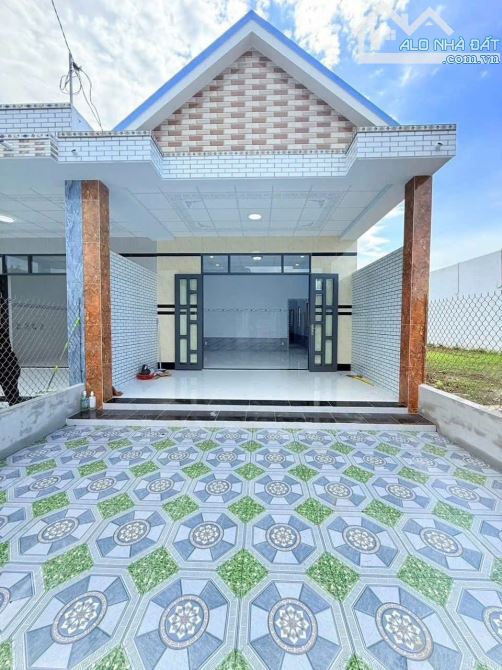 Nhà 151m2 mới xây Long An đường ô tô tới nhà giá 1tỷ 3 SHR