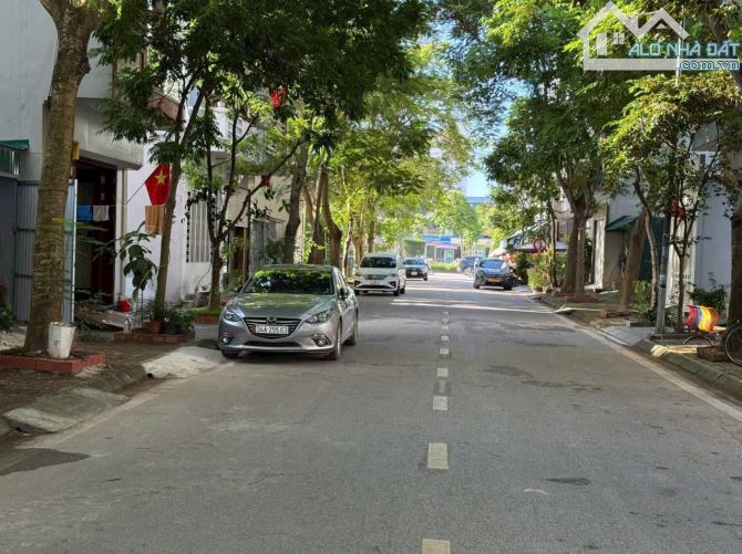 Bán lô đất góc mặt phố Lê Văn Hưu, ph Tứ Minh, TP HD nay là TP HP, 103.27m2, vị trí đẹp