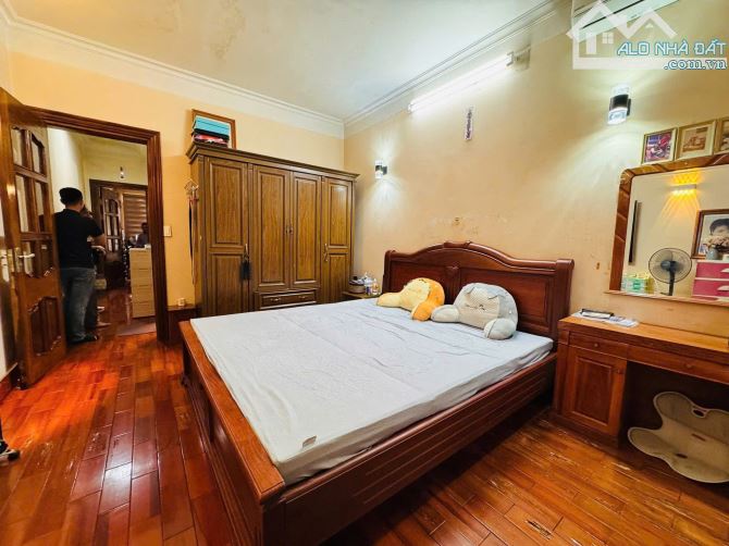 Bán nhà Nguyễn Văn Huyên Phân lô Ô tô tránh Kinh doanh DT 55m 19 tỷ