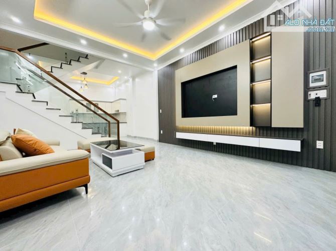 Bán Nhà 4 tầng móng cọc khoan nhồi hố chờ thang máy cựu viên Kiến An Hải Phòng giá 4.65 tỷ