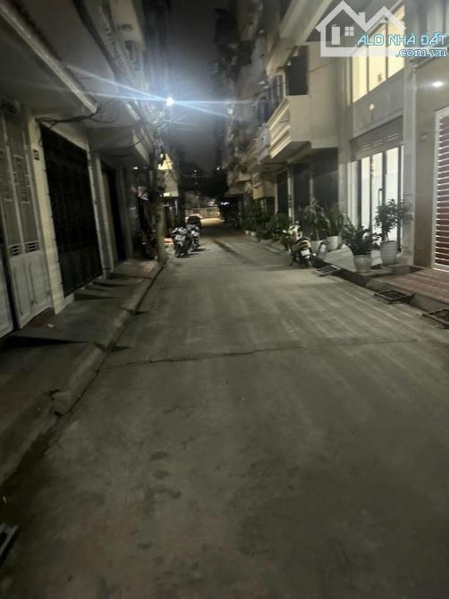 Cho thuê nhà nguyên căn ngõ 207 Ngọc Hồi, Hoàng Liệt, Hoàng Mai Hà Nộì, DT 37m x 4 tầng,