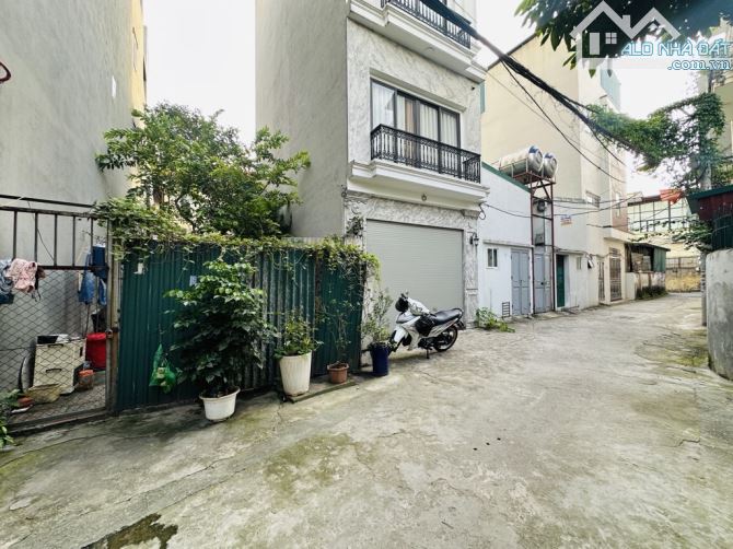 Bán đất Nguyễn Văn Cừ , gần chợ, trường học, gần BV Tâm Anh , bến xe gia lâm DT 70m MT4.4